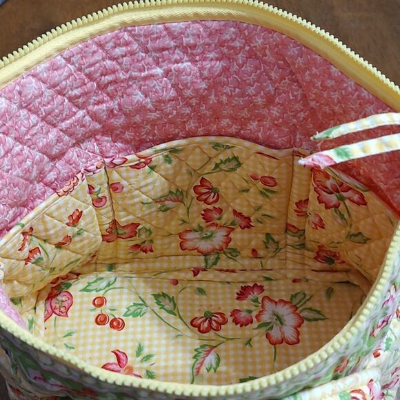 QK Quilted hand bag with beautiful bright colors - Picture 6 of 9